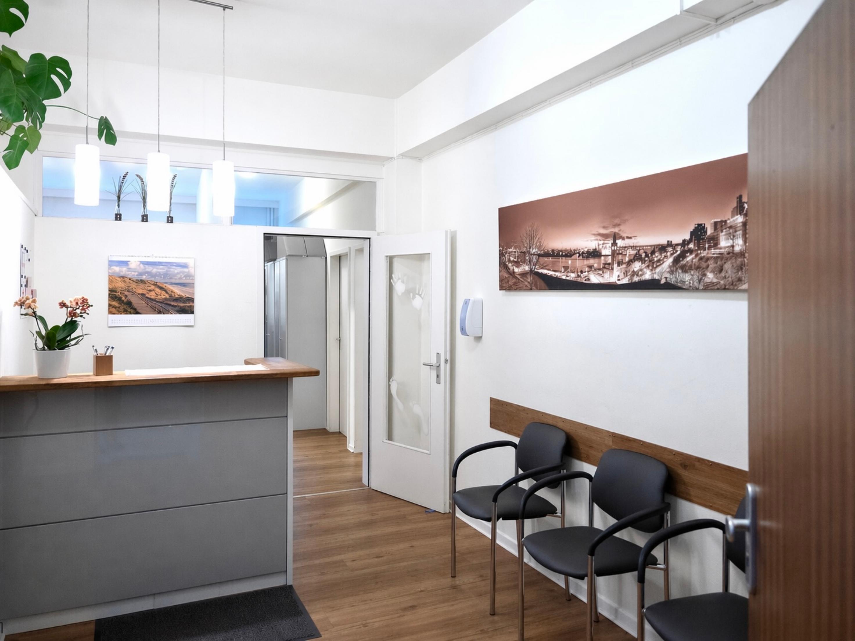 Empfangsbereich der Physiotherapiepraxis Eifler & Voigt in Hamburg-Barmbek